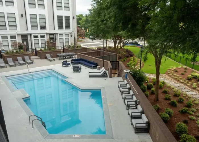 Spacious 2Bd With Private Balcony And Free Parking