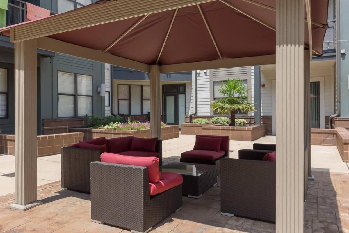 Spacious 2bd With Private Balcony And Free Parking