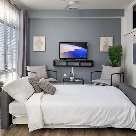Spacious 2Bd With Private Balcony And Free Parking Charlotte Exterior photo